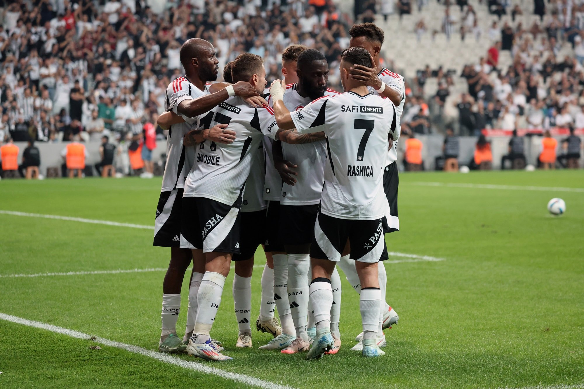Beşiktaş'ın Avrupa Kadrosu Açıklandı