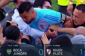 boca-juniors-kalecisi-sergio-romeronun-taraftarlarina-sasirtan-yaniti-qhtncYlc.jpg