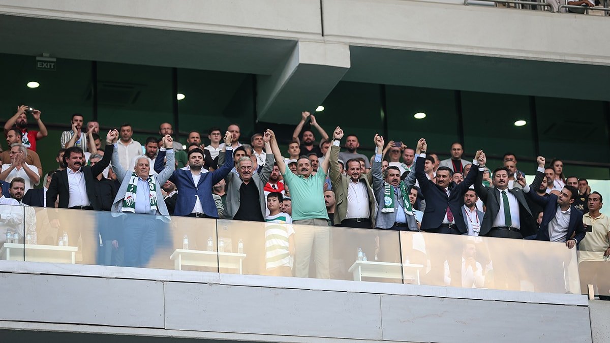 Bursaspor'un 3. Lig Tarihine Geçen Taraftar Rekoru: 41 Bin 300 Kişi Tribünde!