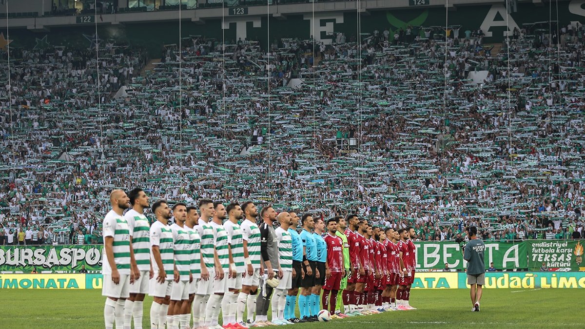 Bursaspor'un 3. Lig Tarihine Geçen Taraftar Rekoru: 41 Bin 300 Kişi Tribünde!