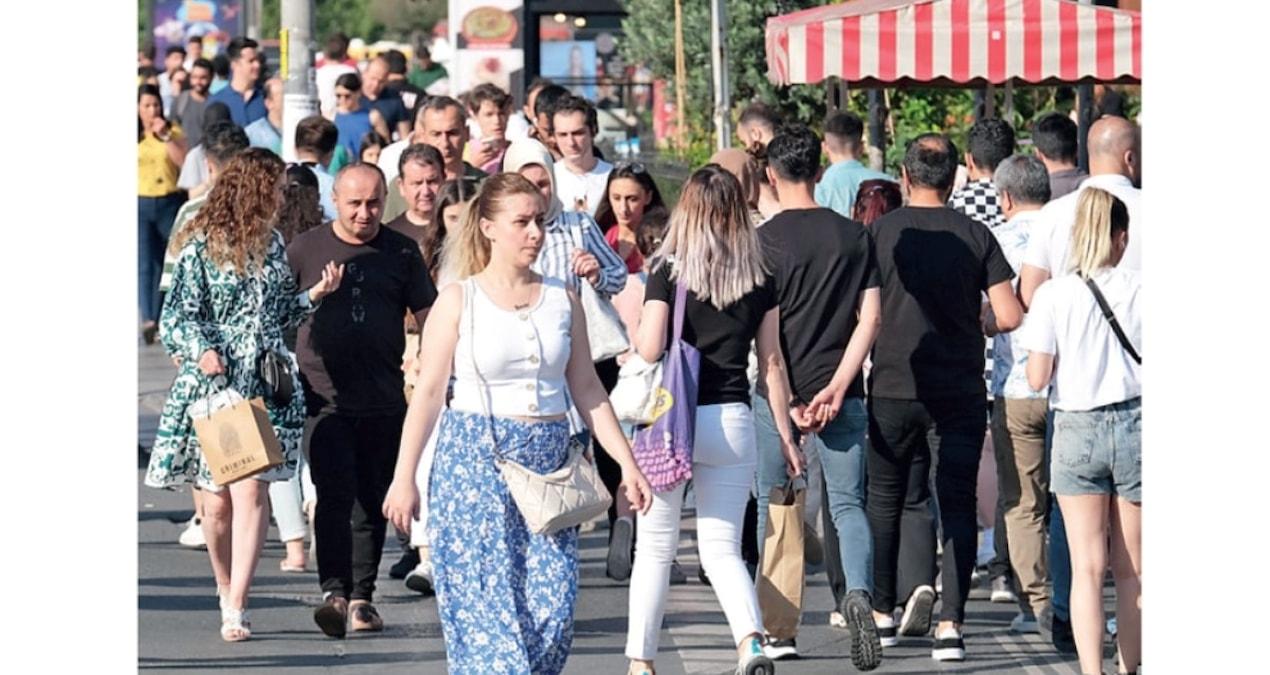 demokrasinin-alacakaranligi-sonbahar-donemi-w2eL2wkq.jpg
