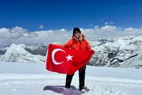 deniz-kayadelen-hudson-nehrini-7-saat-58-dakikada-yuzerek-turkiye-rekorunu-kirdi-lpzzOrwu.jpg