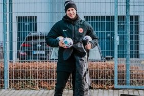 eintracht-frankfurtun-antrenoru-helge-rasche-trafik-kazasinda-hayatini-kaybetti-Z4ccaZF2.jpg