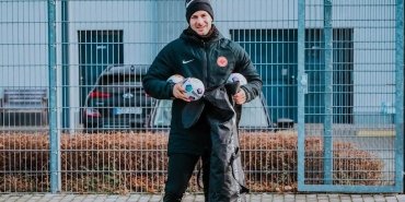 eintracht-frankfurtun-antrenoru-helge-rasche-trafik-kazasinda-hayatini-kaybetti-Z4ccaZF2.jpg