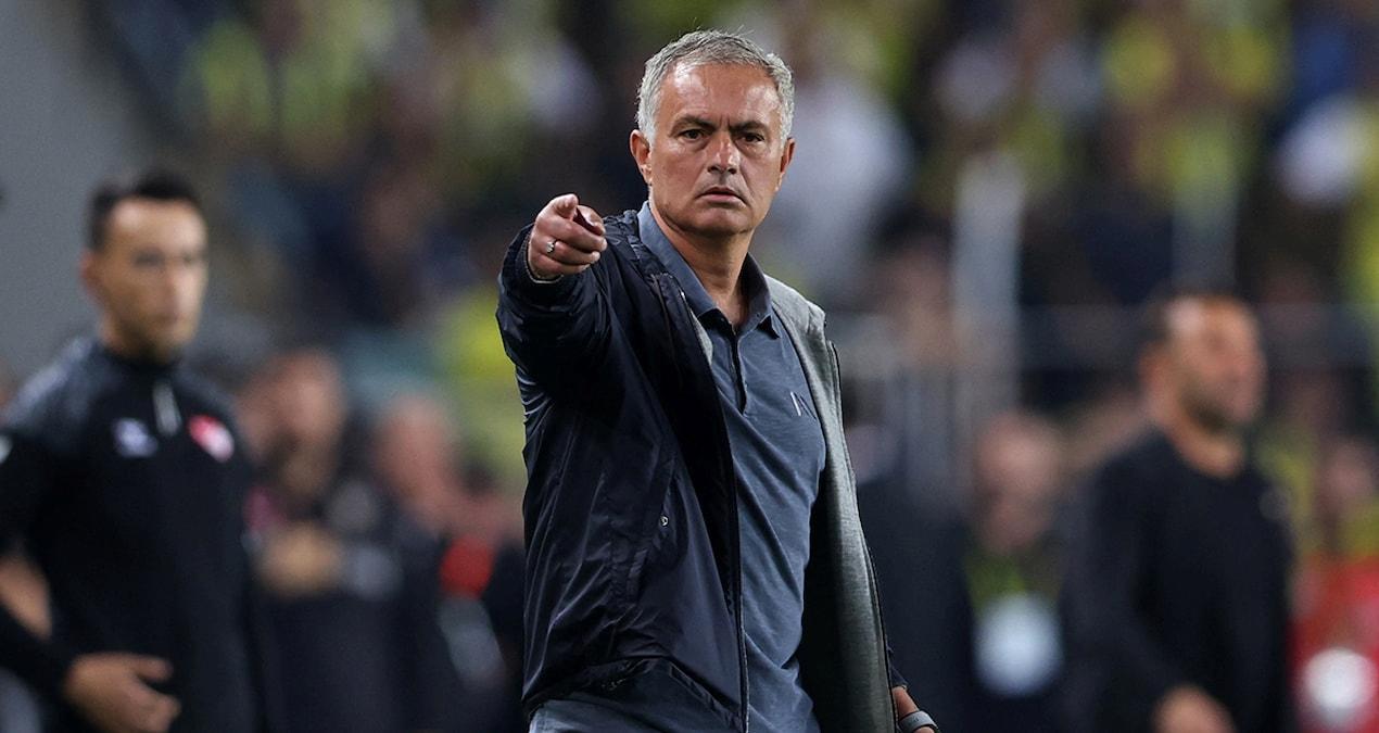 fenerbahcede-mourinho-transferler-ve-taktik-uzerine-elestiriler-B3KUUzdJ.jpg