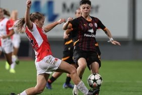 galatasaray-slavia-prag-ile-beraberlik-yasadi-2-0-one-gecti-ama-son-dakikada-gol-yedi-J7Q2U46f.jpg