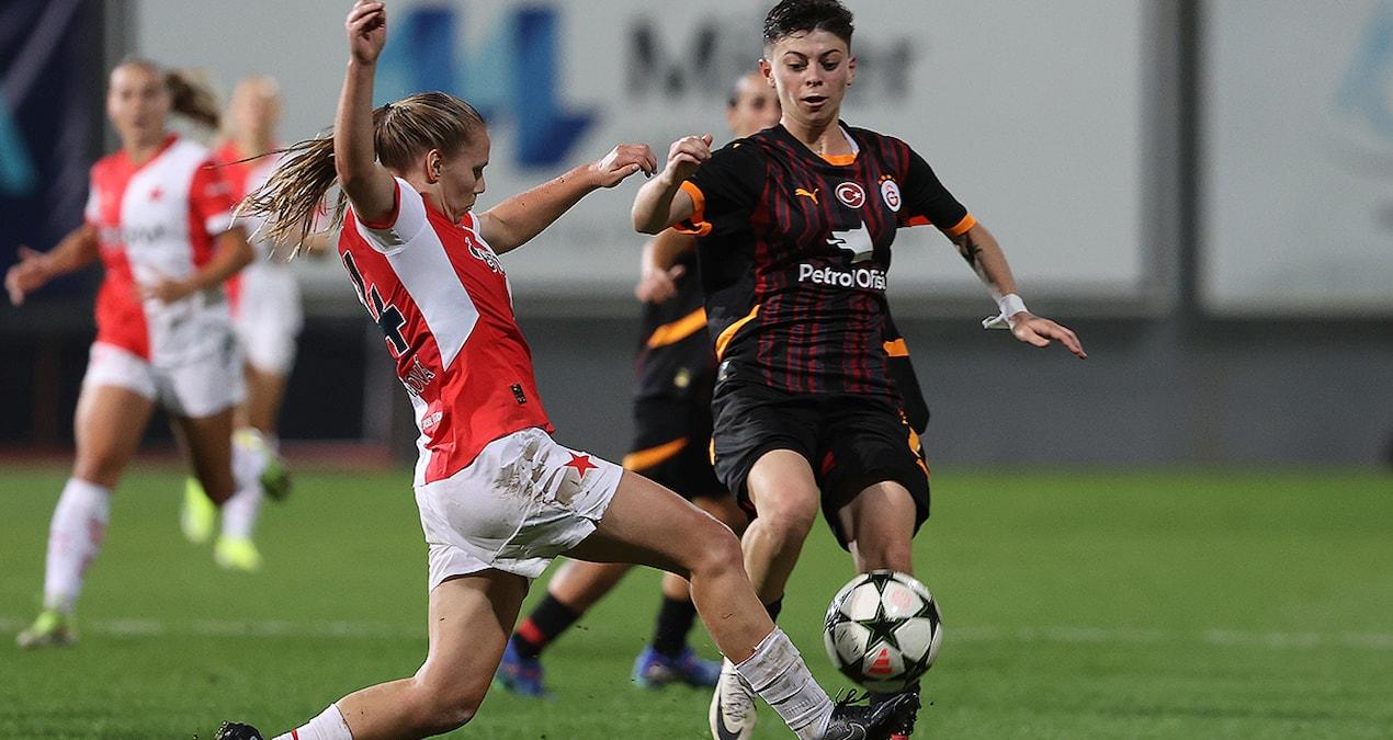 galatasaray-slavia-prag-ile-beraberlik-yasadi-2-0-one-gecti-ama-son-dakikada-gol-yedi-J7Q2U46f.jpg