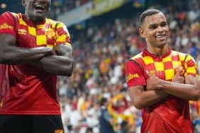 goztepenin-basarisi-devam-ediyor-kayseriye-3-gol-atildi-wiGd9Fcw.jpg