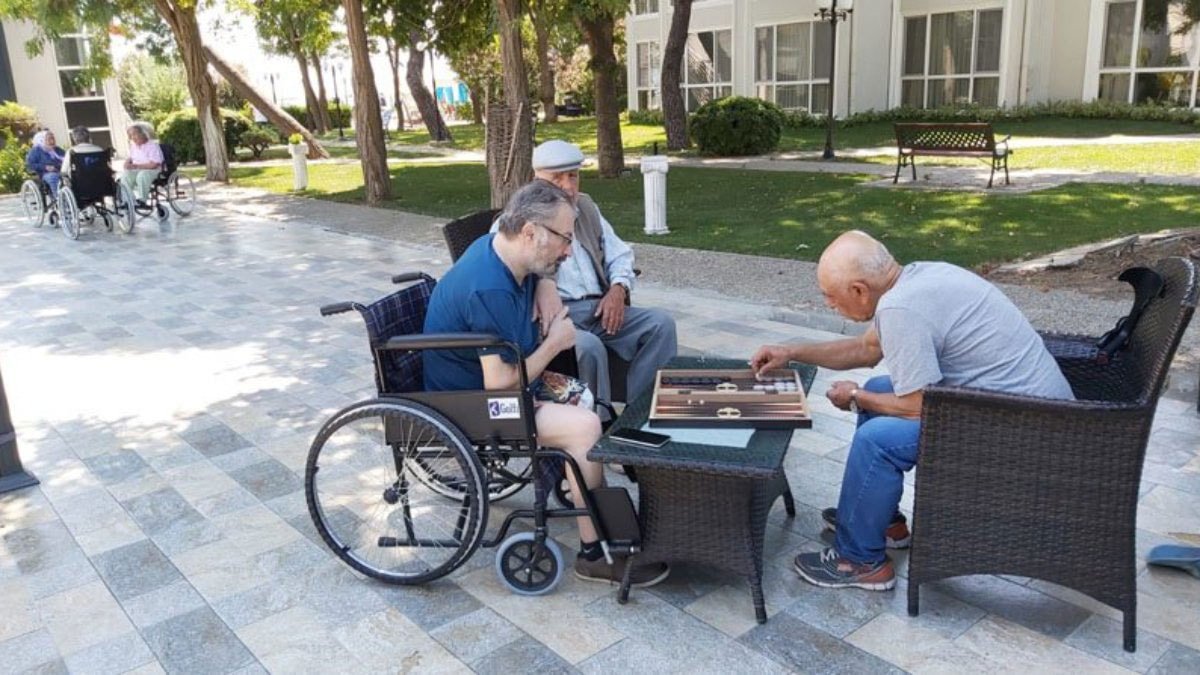Emekli Aylıklarının Artışı ve Huzurevi Ücretlerindeki Dram