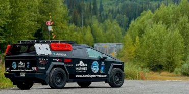 iki-cybertruck-ile-kuzey-kutbu-macerasi-baslarina-gelmeyenler-99pKL7Ol.jpg