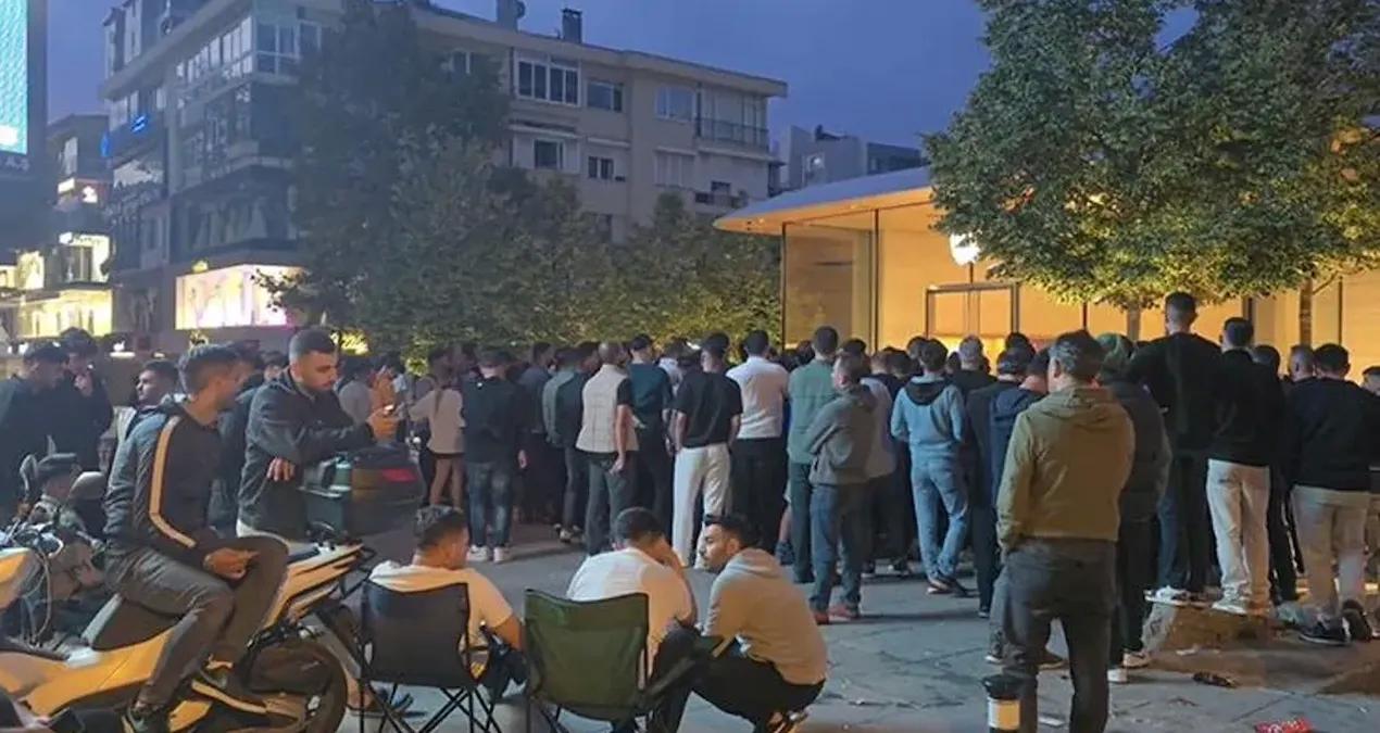 iphone-16-icin-gece-yarisi-kuyruguna-girenlerin-sasirtici-kimlikleri-ortaya-cikti-Je4FlJMc.jpg
