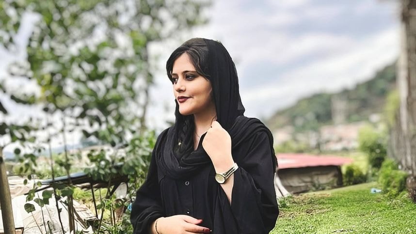 İran'da Başörtüsü Tartışmaları ve Mahsa Amini'nin Ölümü