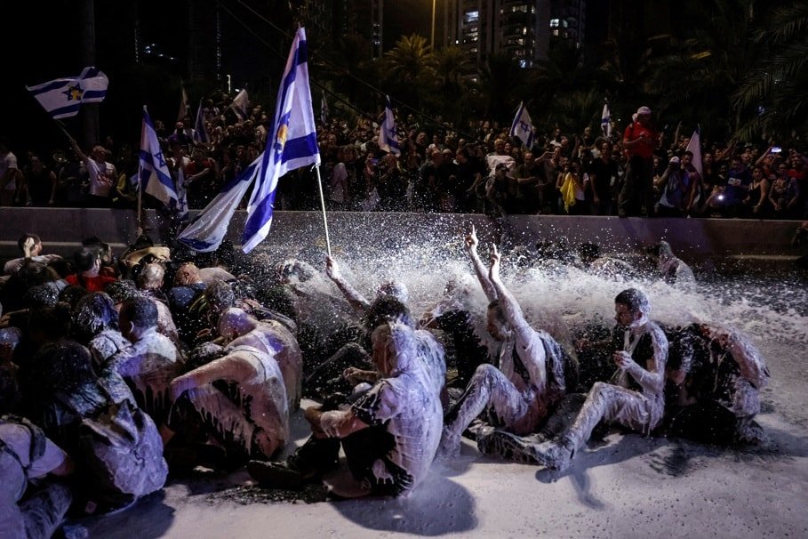 İsrail'de Hükümet Karşıtı Dev Protesto: Tarihi Anlar