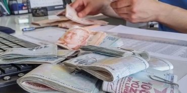 memurlar-bakanla-yuz-yuze-12-bin-lira-artis-icin-calismalar-basladi-jA31bPw7.jpg