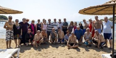 mersin-buyuksehir-belediyesinden-emeklilere-ozel-tatil-destegi-deniz-kum-ve-gunesle-dolu-bir-yaz-deneyimi-5zKafJ16.jpg