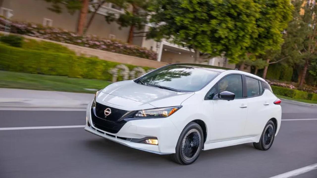nissanin-devrim-yaratan-yeni-boyasi-otomobilleri-12-dereceye-kadar-serinletme-gucune-sahip-H2Th5bnc.jpg