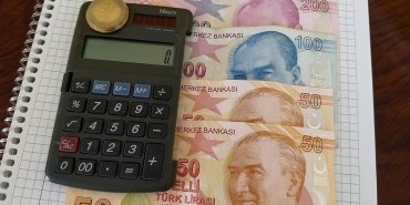 ocak-zammi-beklentisi-ssk-ve-bagkur-emeklileri-icin-en-dusuk-emekli-maasi-ne-olacak-x48zQepl.jpg