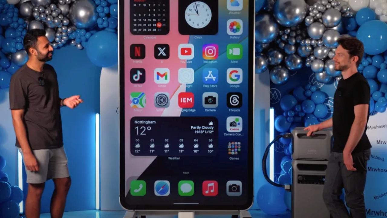 saka-degil-gercekten-2-metre-boyunda-bir-iphone-yapildi-lTOzNcgb.jpg