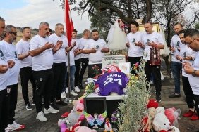 samsunspor-taraftarlarindan-diyarbakirda-narin-gurana-ozel-ziyaret-l5gYMAsi.jpg