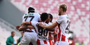 sivasspor-gaziantep-fkya-karsi-son-dakika-galibiyetiyle-guluyor-F97lY3gv.jpg