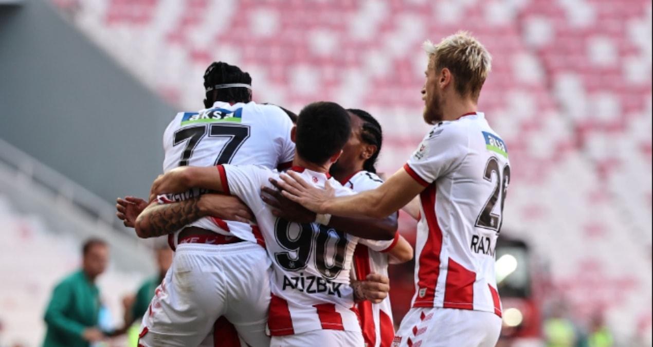 sivasspor-gaziantep-fkya-karsi-son-dakika-galibiyetiyle-guluyor-F97lY3gv.jpg