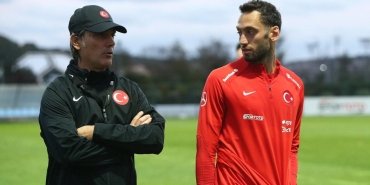 vincenzo-montellanin-hakan-calhanoglu-hakkindaki-tereddutleri-sTIEX248.jpg