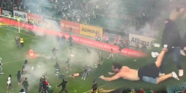 viyana-derbisinde-kaos-rapid-wienin-austria-wien-zaferi-siddet-olaylarina-neden-oldu-4GhWvX5J.jpg