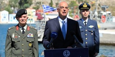 yunan-bakanin-turkiyeye-2-kilometre-uzakliktan-yaptigi-elestiri-xq2TYYMQ.jpg