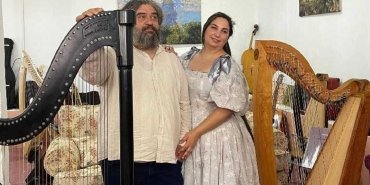 zeynep-oyku-ve-ali-ozturk-anadolu-calgilari-ile-kulturel-sinirlari-asan-bir-yolculuk-vOKQYZ8y.jpg