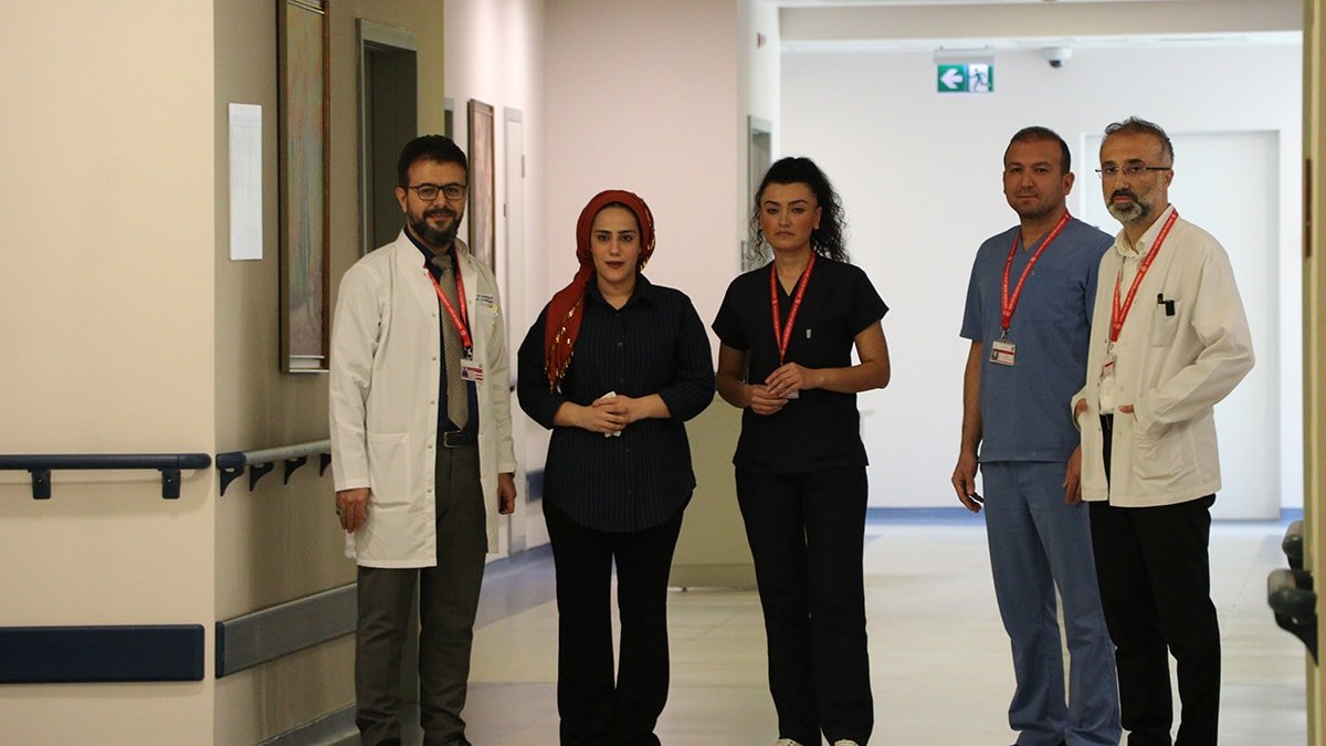 Benazir Aydın'ın Hapşırık Nöbetleri: Nadir Bir Vaka