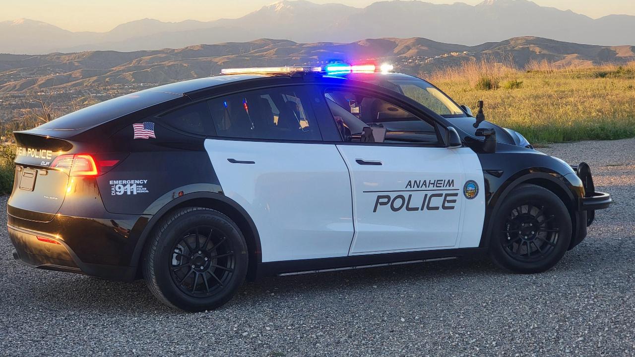 abdde-polislerin-tesla-araclara-duydugu-tereddut-elektrikli-gelecekten-korkuyorlar-mi-ncubN4Av.jpg
