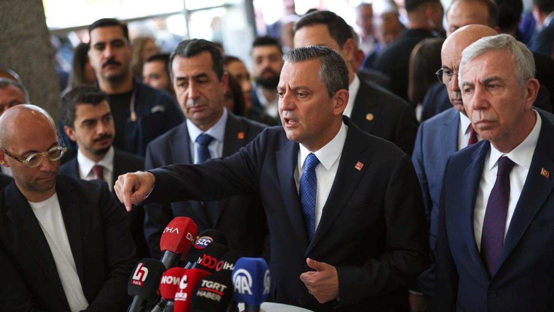 chp-genel-baskani-ozelin-selahattin-demirtasi-ziyaret-edecegi-tarih-belli-oldu-itKqpBS8.jpg