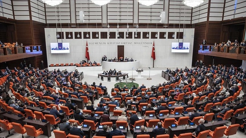 CHP Genel Başkan Yardımcısı Özgür Karabat'tan Savunma Sanayi Üzerine Sert Eleştiriler