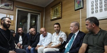 cumhurbaskani-erdogan-ankarada-taksi-duragini-ziyaret-etti-gGhbLjY5.jpg