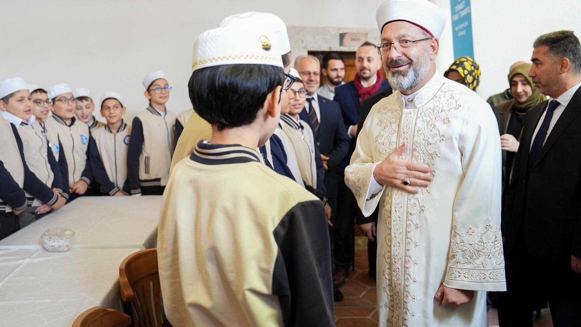diyanet-isleri-baskani-erbas-biz-insanimiza-hizmet-etmek-icin-variz-lM6J36hk.jpg