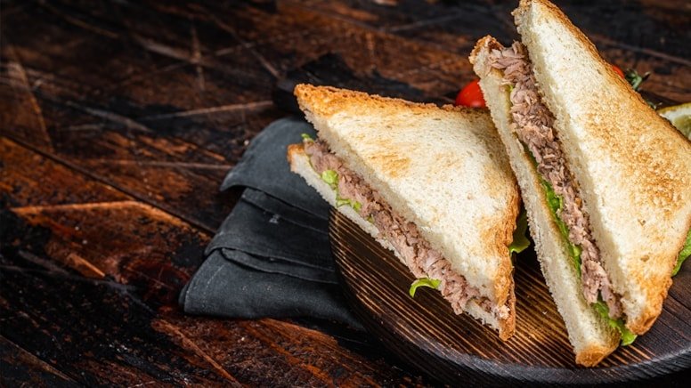 Avokado ve Tavuklu Tam Tahıllı Sandviç Tarifi