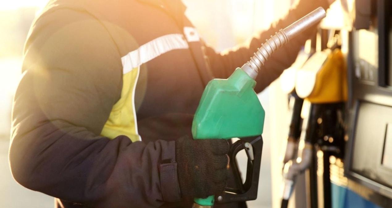 ekim-ayinda-akaryakitta-sasirtan-yukselis-petrol-fiyatlari-50-tlye-yaklasiyor-gZNlkVeD.jpg