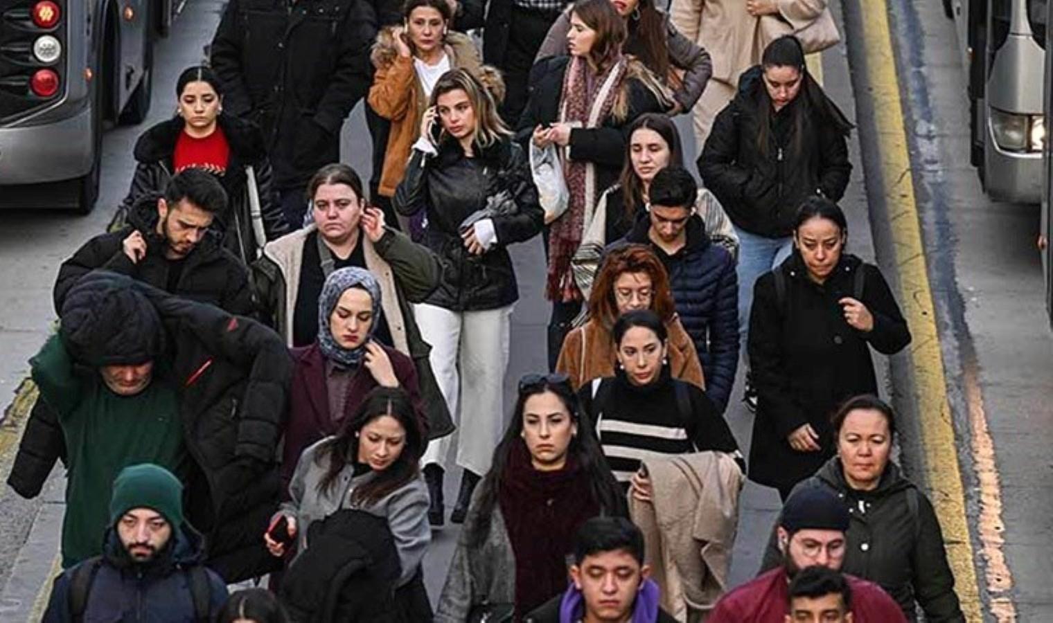 ekonomik-krizler-dogal-afetler-ve-siddet-uzmanlar-toplumsal-ruh-sagliginin-tehlikede-oldugunu-belirtiyor-zspGXBag.jpg