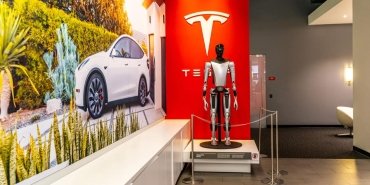 elon-muskin-optimus-robotlari-calinti-mi-yoksa-gelecegin-icadi-mi-YaGBr3Hg.jpg