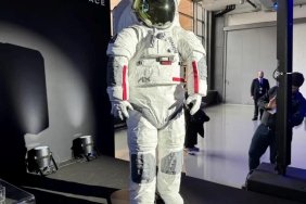 gokyuzune-yolculuk-astronotlar-icin-luks-moda-markasindan-uzay-giysisi-JuFeXB18.jpg