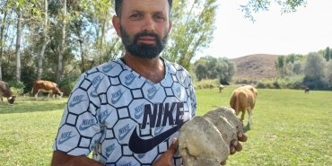 hayvanlarini-otlatmak-istedi-fosil-buldu-cBeRLhFe.jpg