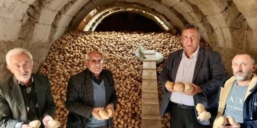 kahve-kulturunde-cay-isyani-birbirimize-ikramda-bulunamaz-hale-geldik-4kXJiwA5.jpg
