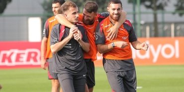 kerem-akturkoglu-ve-orkun-kokcunun-benficaya-yonelik-sok-suclamasi-aX8GQaMK.jpg