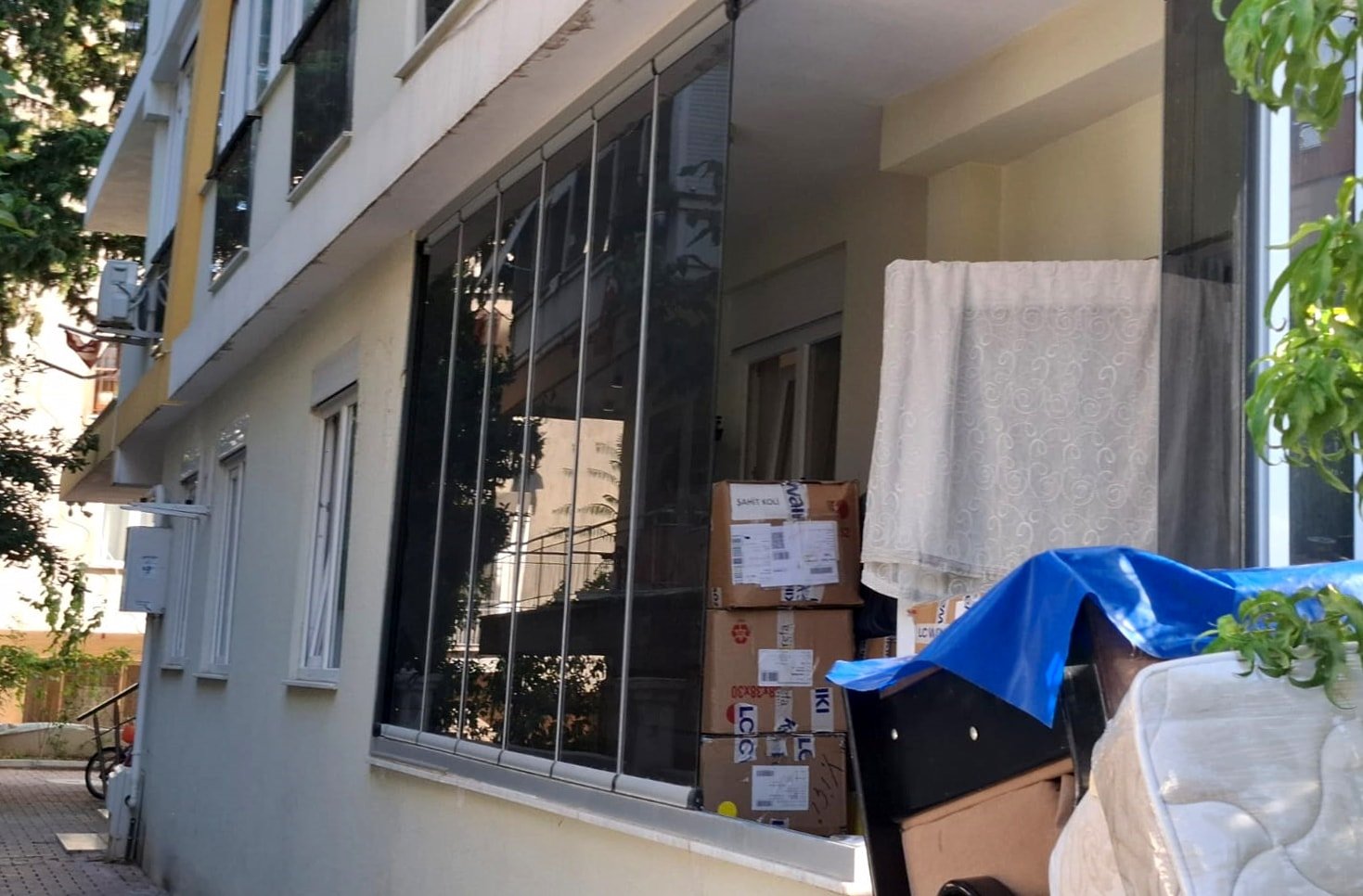 Antalya'da Kiracı Krizi: Öğretmenin Evi İşgal Edildi