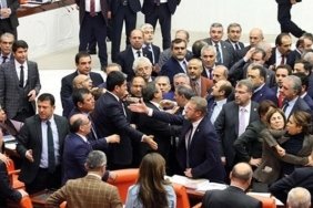 milletvekili-yasadigi-tartisma-ardindan-hayatini-kaybetmisti-tbmmde-kavgalari-onlemek-icin-toplanti-duzenlendi-VpyxKD1d.jpg