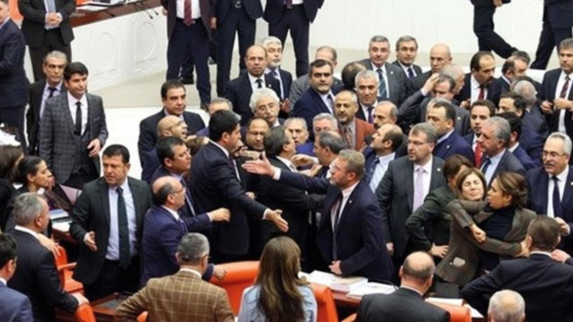 milletvekili-yasadigi-tartisma-ardindan-hayatini-kaybetmisti-tbmmde-kavgalari-onlemek-icin-toplanti-duzenlendi-VpyxKD1d.jpg