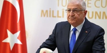 milli-savunma-bakani-guler-turkiye-hicbir-tehdide-asla-boyun-egmemistir-egmeyecektir-1reENOe9.jpg
