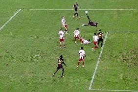 osimhenin-harika-rovesatasi-yer-cekimini-sarsan-an-ukEGIsI1.jpg
