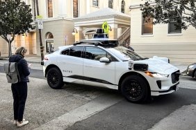 otonom-taksi-skandali-googlein-robot-araclari-abd-baskan-adayinin-konvoyunu-nasil-kilitledi-MLM61XJV.jpg