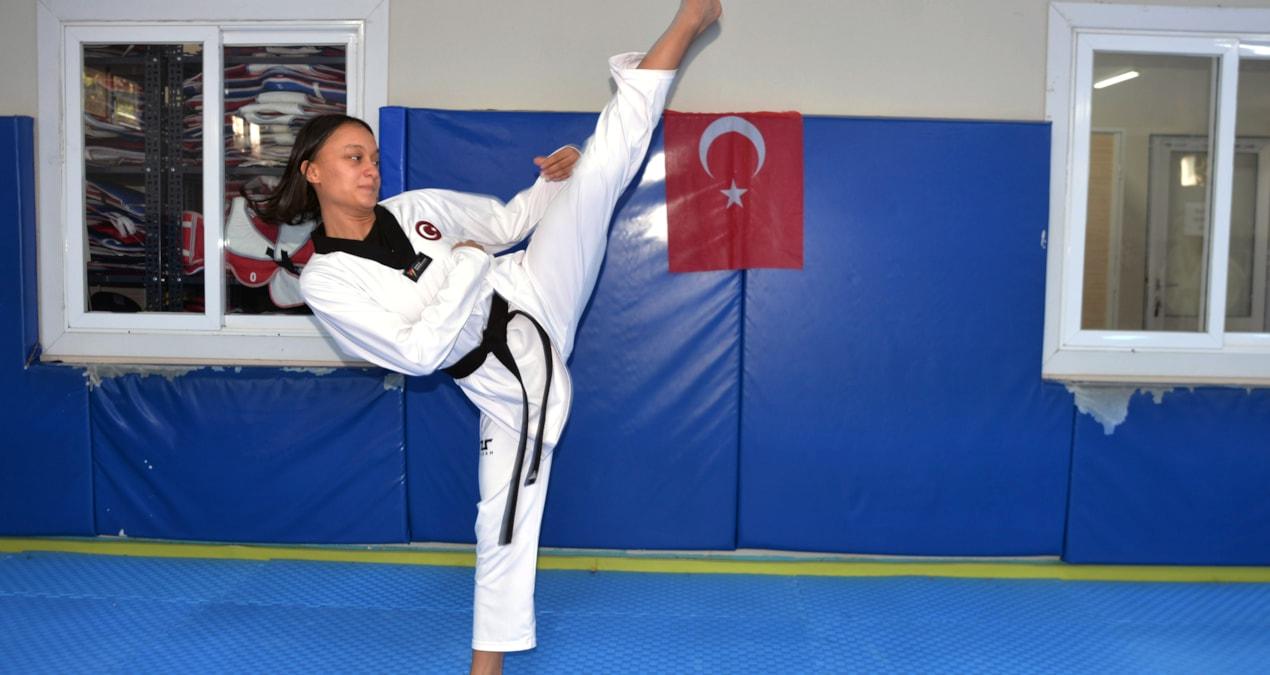 ozgecan-cinayetinin-ardindan-tekvando-yapmaya-basladi-avrupa-sampiyonlugunu-hedefliyor-EQYWvkJz.jpg